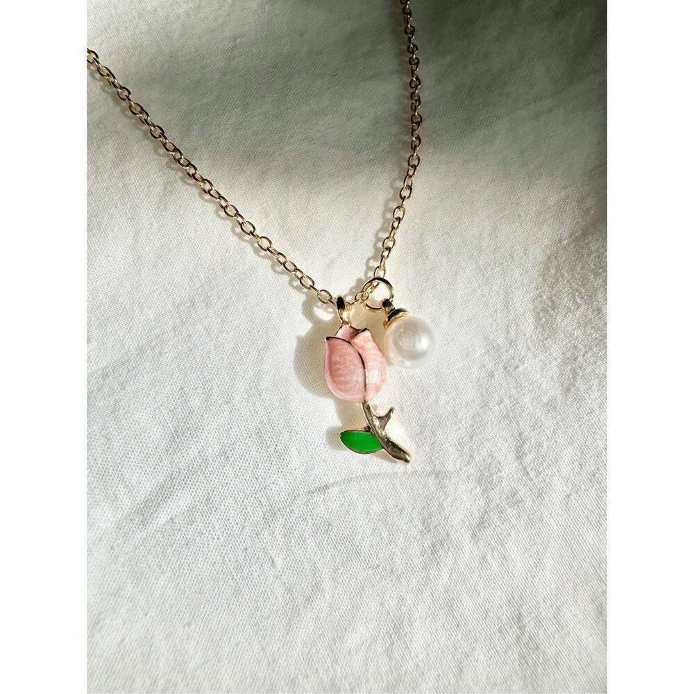 Baby pink tulip pendant necklace with pearl 